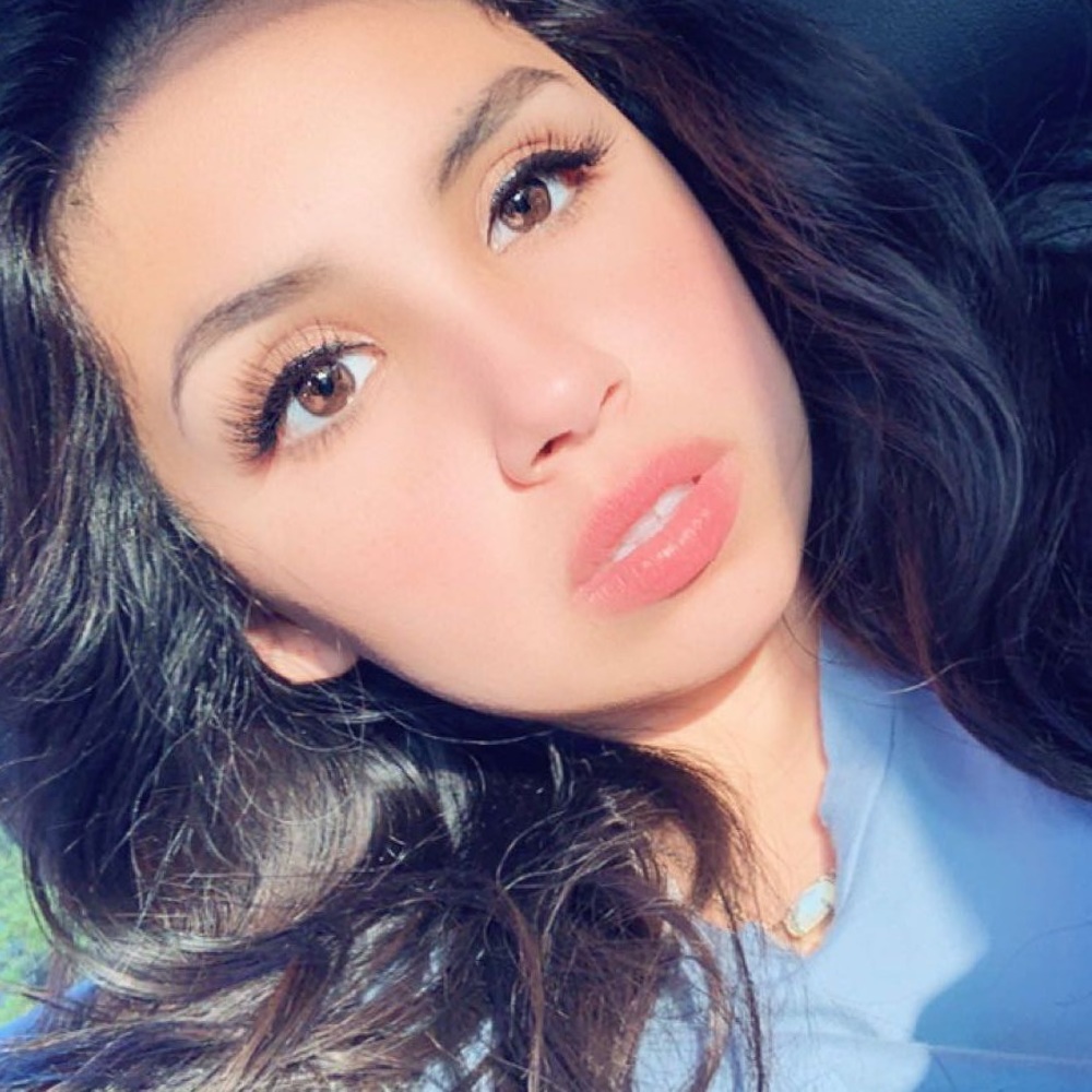 Meet your Posher, Elena! 🙈😘